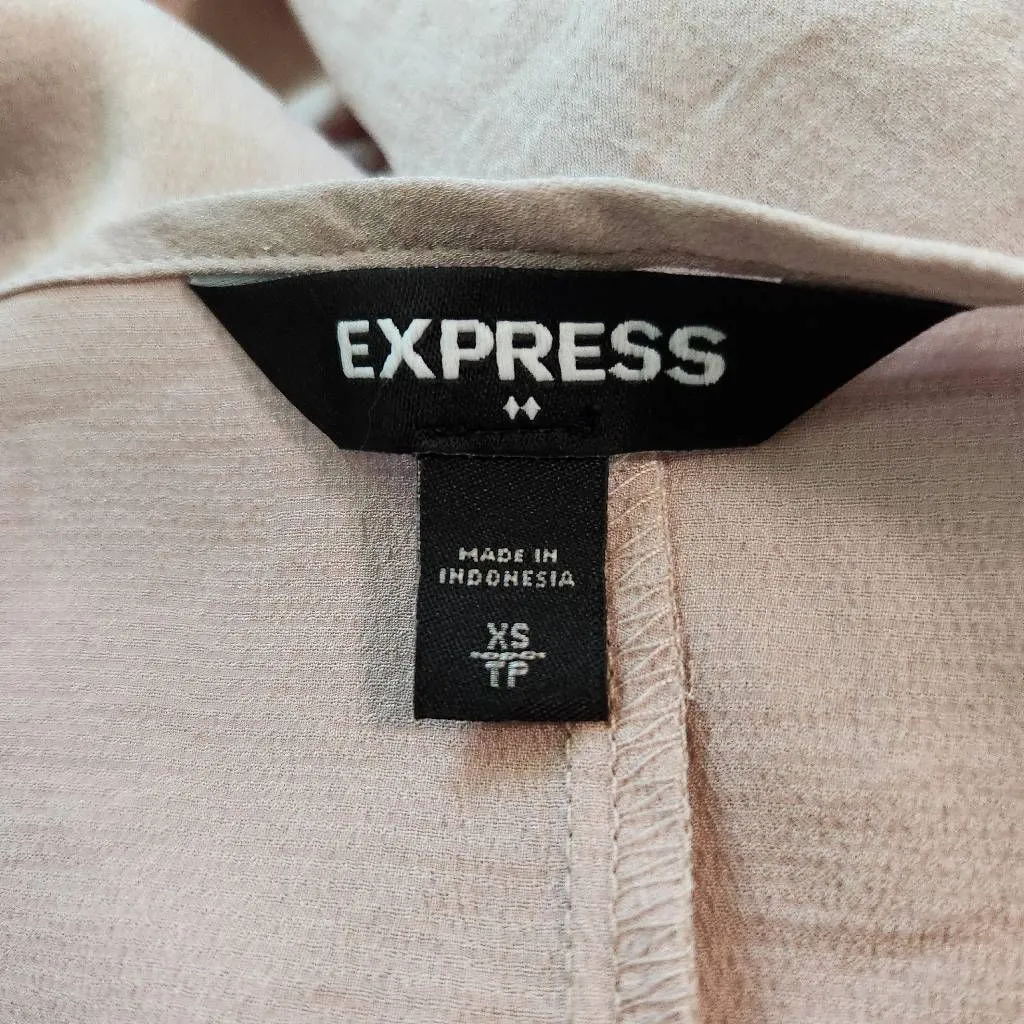 Express Pink Camisole with Twist Detail Size XS Express Ballet Pink Tank Top - Image 8