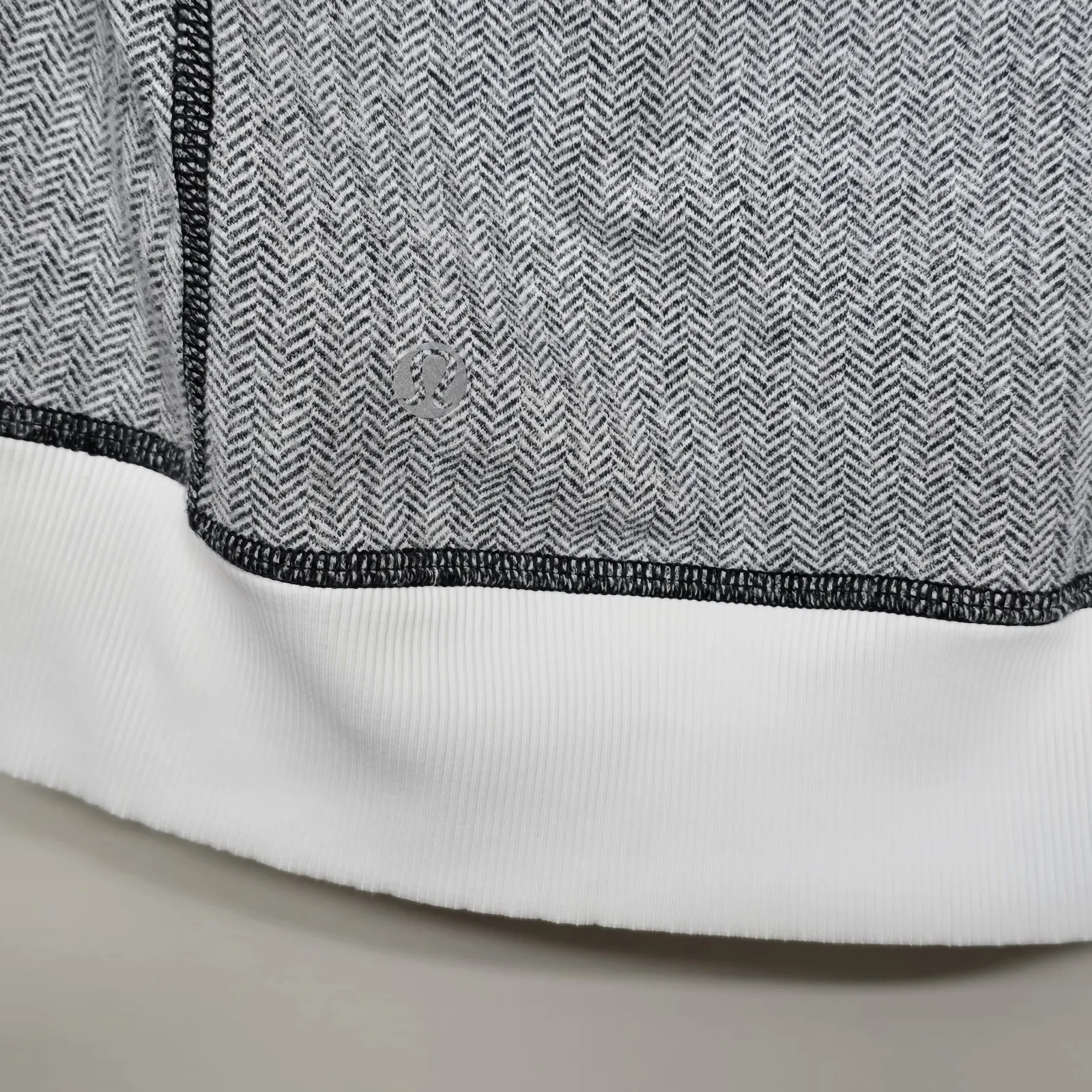 Lululemon Be Present Jacket Gray Herringbone Size 6 White‎ Trim Zip Up High Neck - Image 6