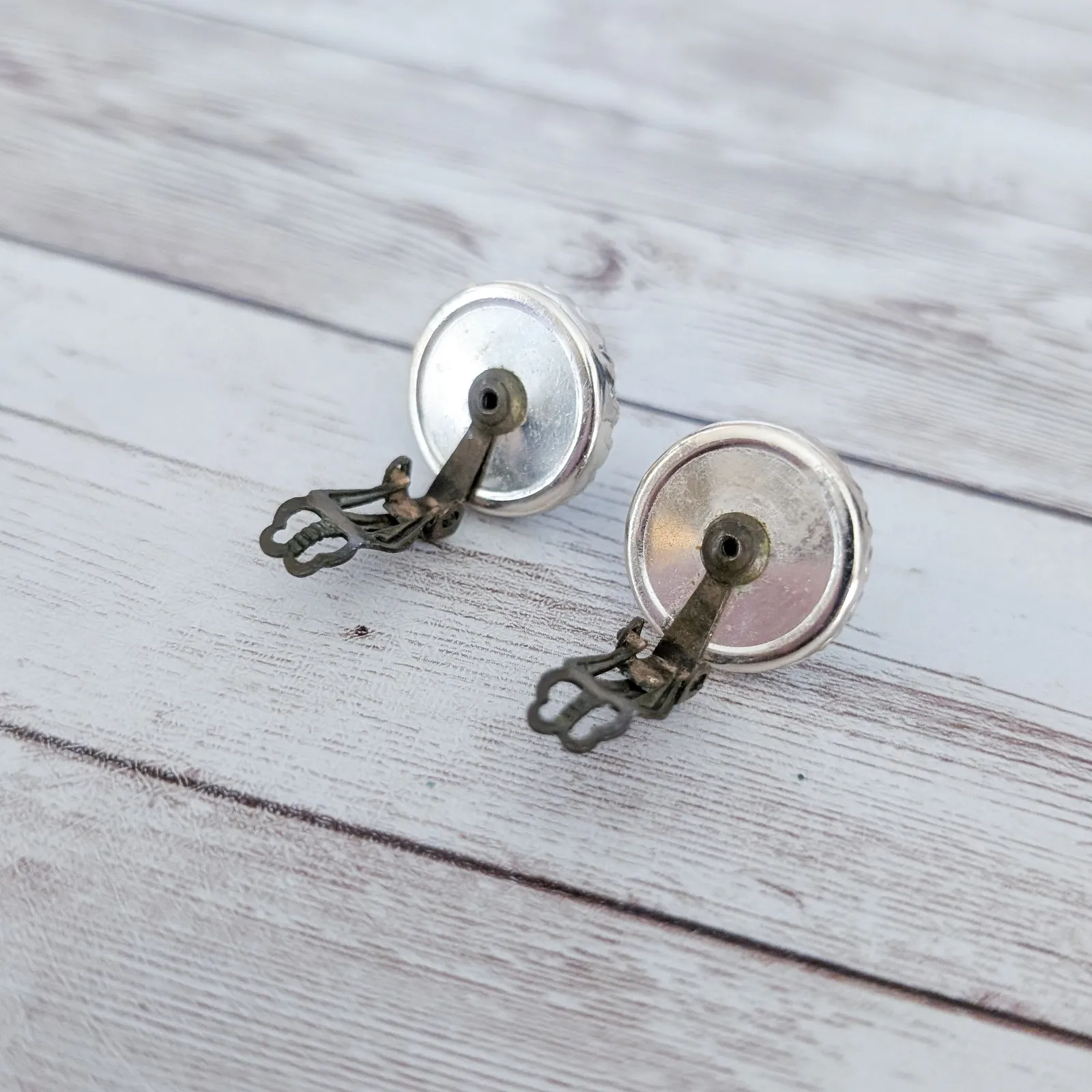 Vintage Clip On Earrings - Image 6