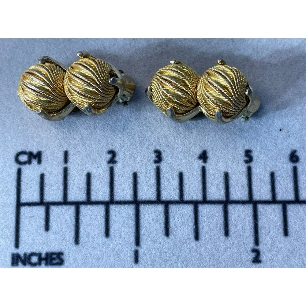 Vintage Gold Tone Seed Pod Clip On Earrings Old Money Coquette - Image 3