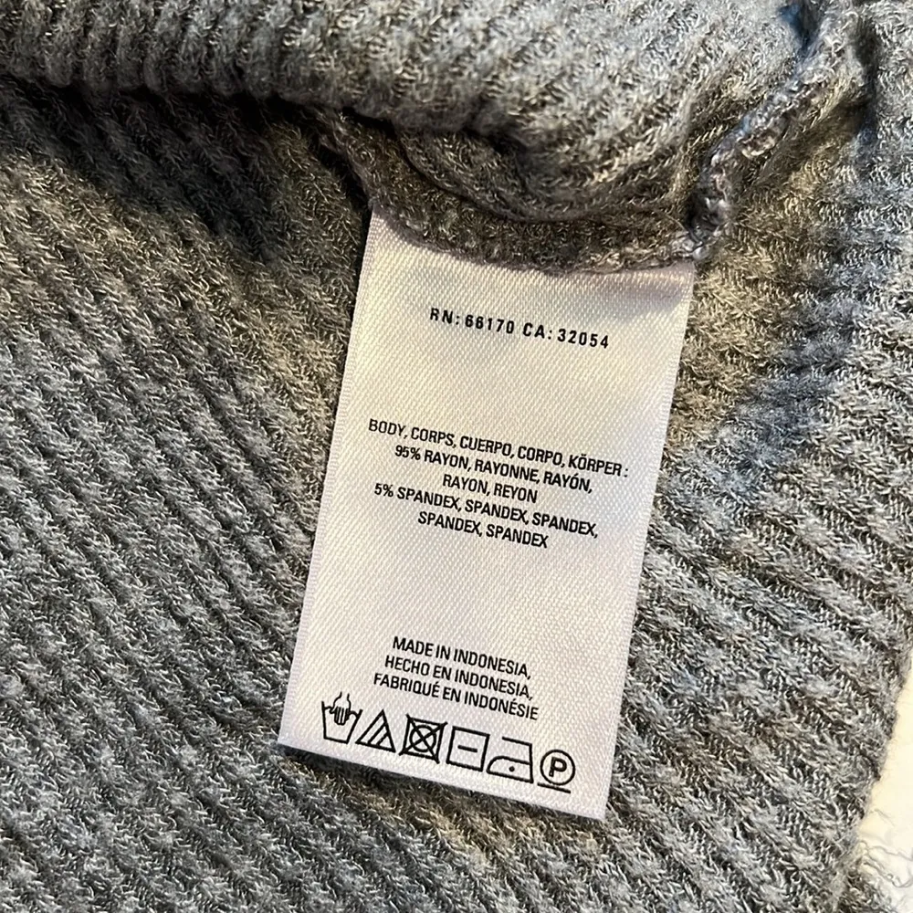 Saturday Sunday Anthro v neck raw hem thermal waffle knit S pullover grey top - Image 7