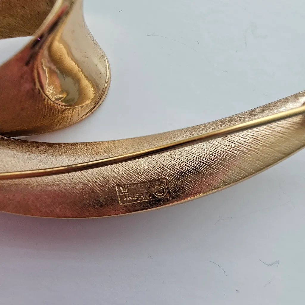 Crown Trifari Large Gold Leaf Figural Brooch Pin 3.5" Rose Gold Tone Metal - Image 2