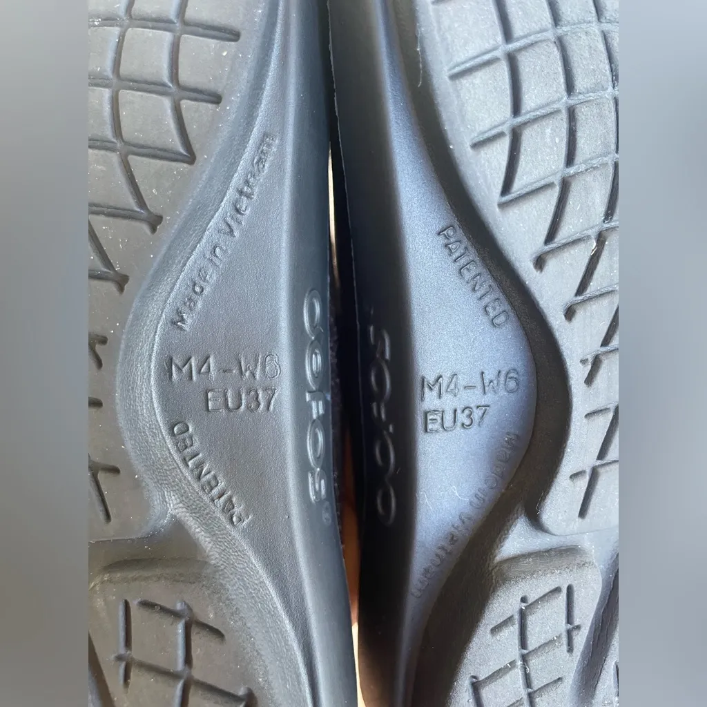 OOFOS Women's Sandals in Metallic Brown and Black Silver Size 6 - Image 9