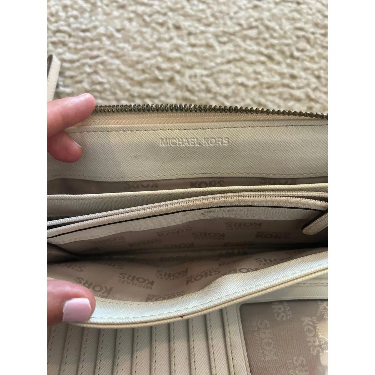 Michael Kors Mk  walllet - Image 5