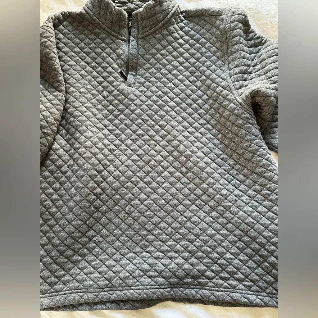 Women’s Quilted Gray Quarter Zip sweatshirt size large - Image 11