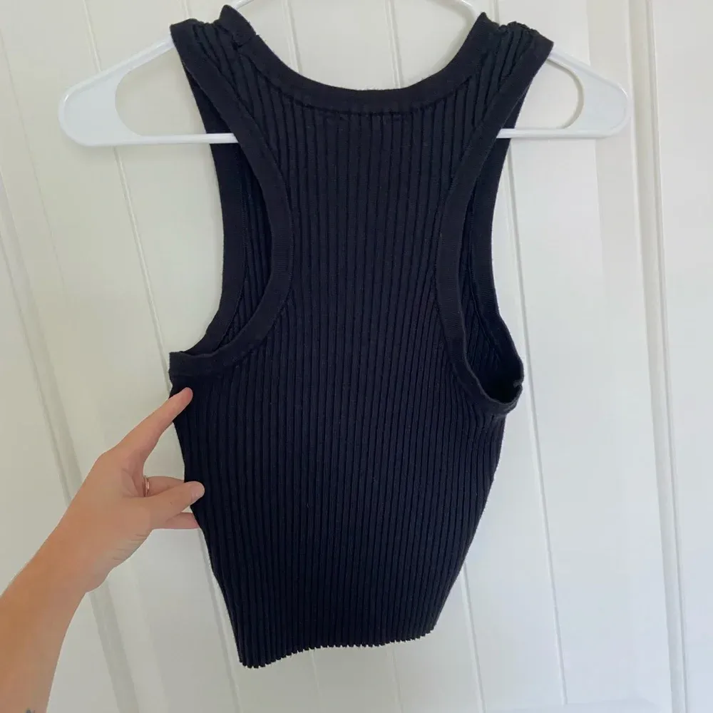 EUC | No Boundaries junior’s cropped high neck ribbed‎ top — large - Image 3