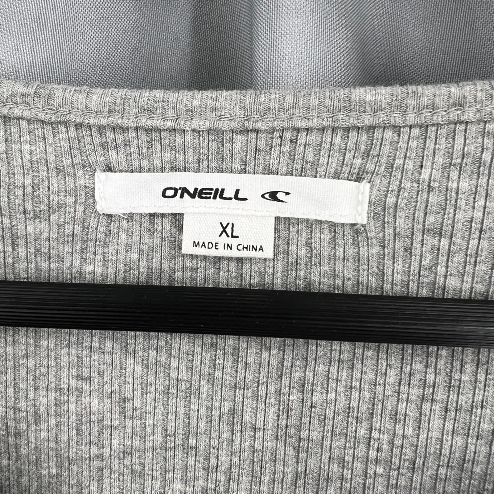 O'Neill Gray Ribbed Long Sleeve Crop Top Notch Neck Ruched Cuffs Size XL New - Image 5