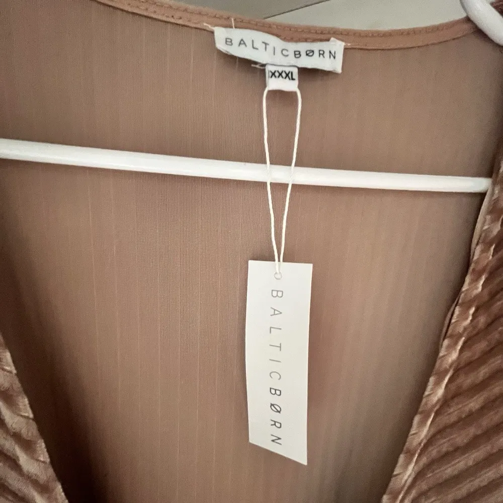 NWT Baltic Born Size XXXL Andi Ribbed Velvet Wrap Dress Champagne Dusty Pink - Image 7