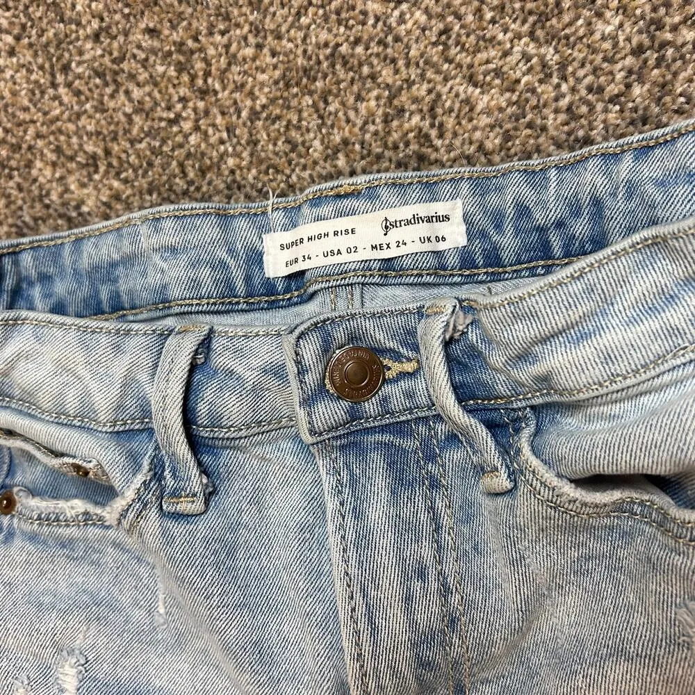 Stradivarius Women's Super High-Rise Light Wash Cuffed Jean Shorts - Size 2 - Image 4
