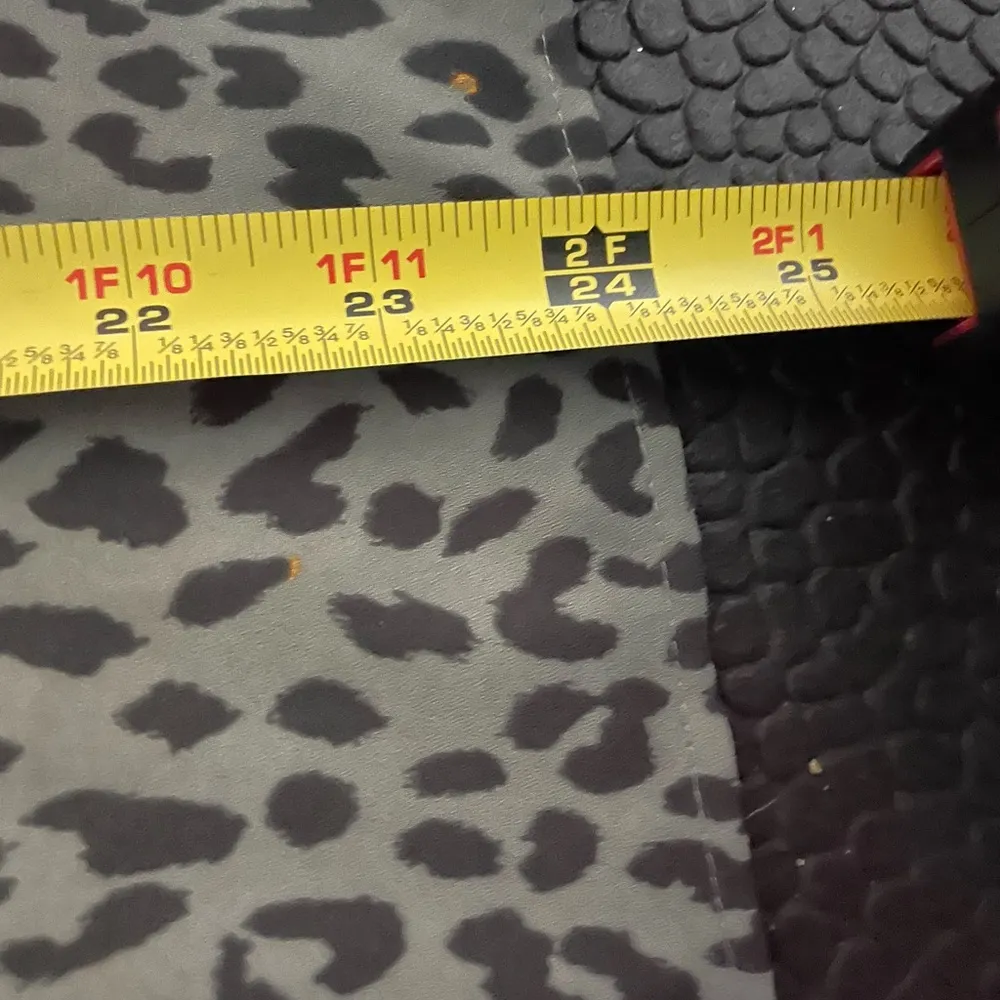 Loft, gray and‎ black leopard print, short sleeve flowy top size medium - Image 9