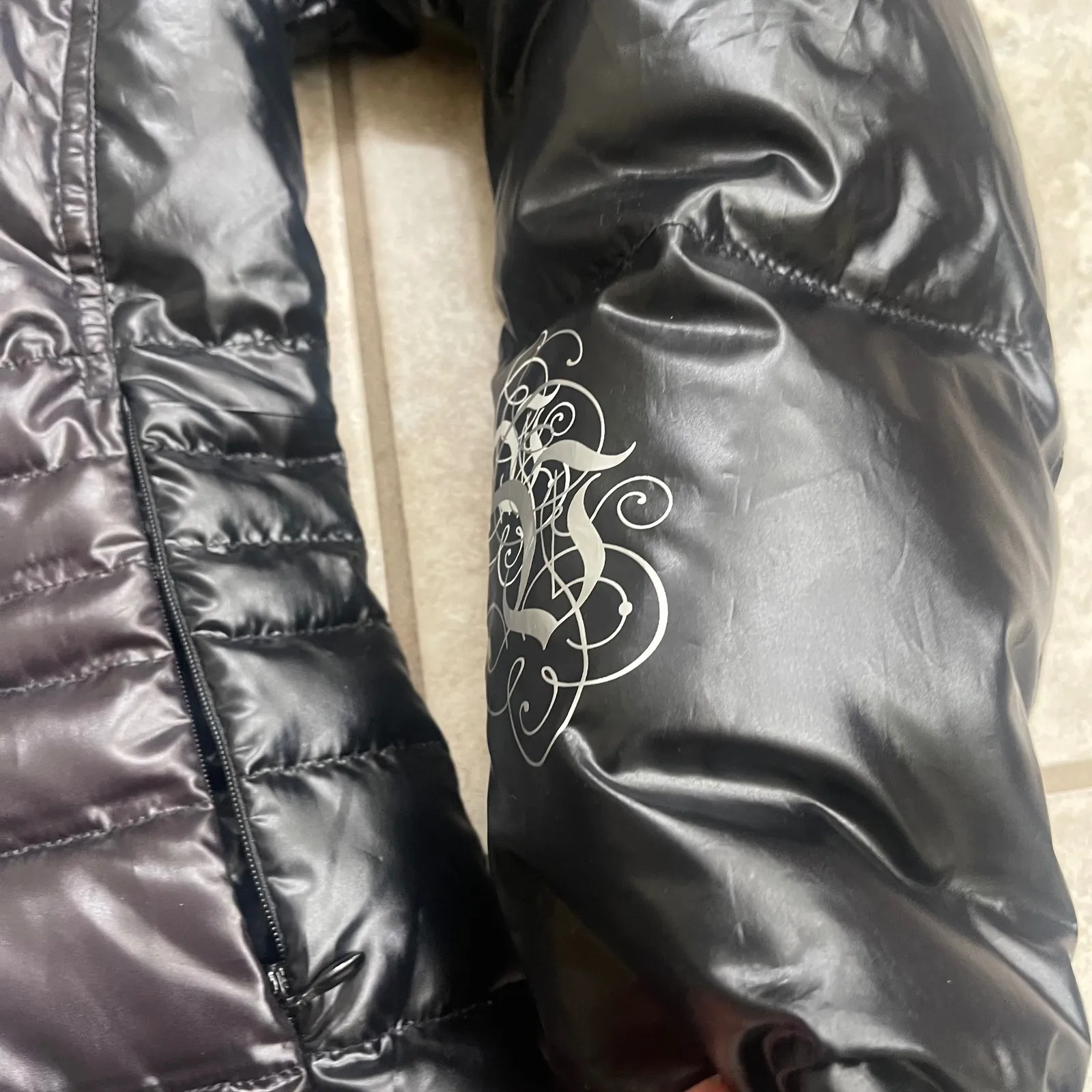 Volkl Womens Black Puffer Jacket Hooded Logo Print Full Zip Sz 10 Ombre ski ec - Image 2