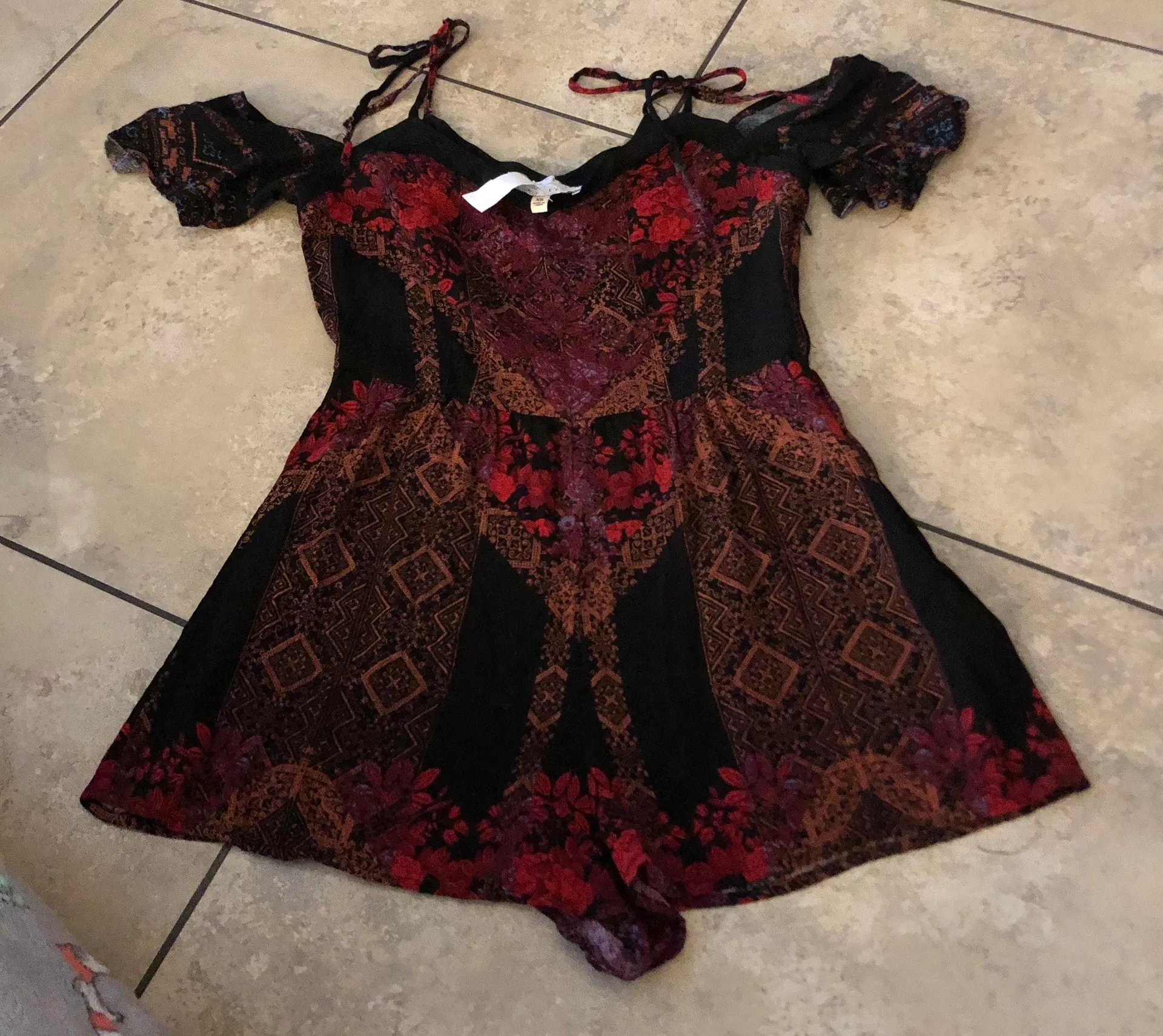 Black and red patterned cold shoulder romper  - Image 2