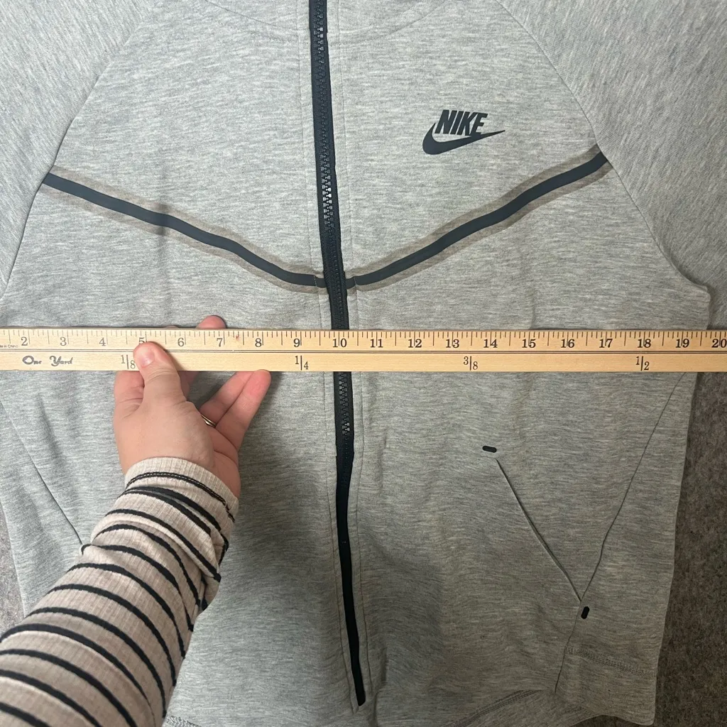Nike Woman Size XL Loose Fit Heather Gray Loose Fit Full Zip Hoodie - Image 4