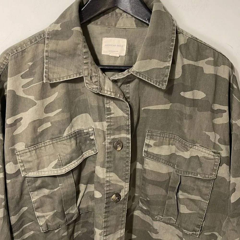 American Eagle American‎ Eagle Oversized Camouflage Cropped Jacket Raw Edge Size Large - Image 2