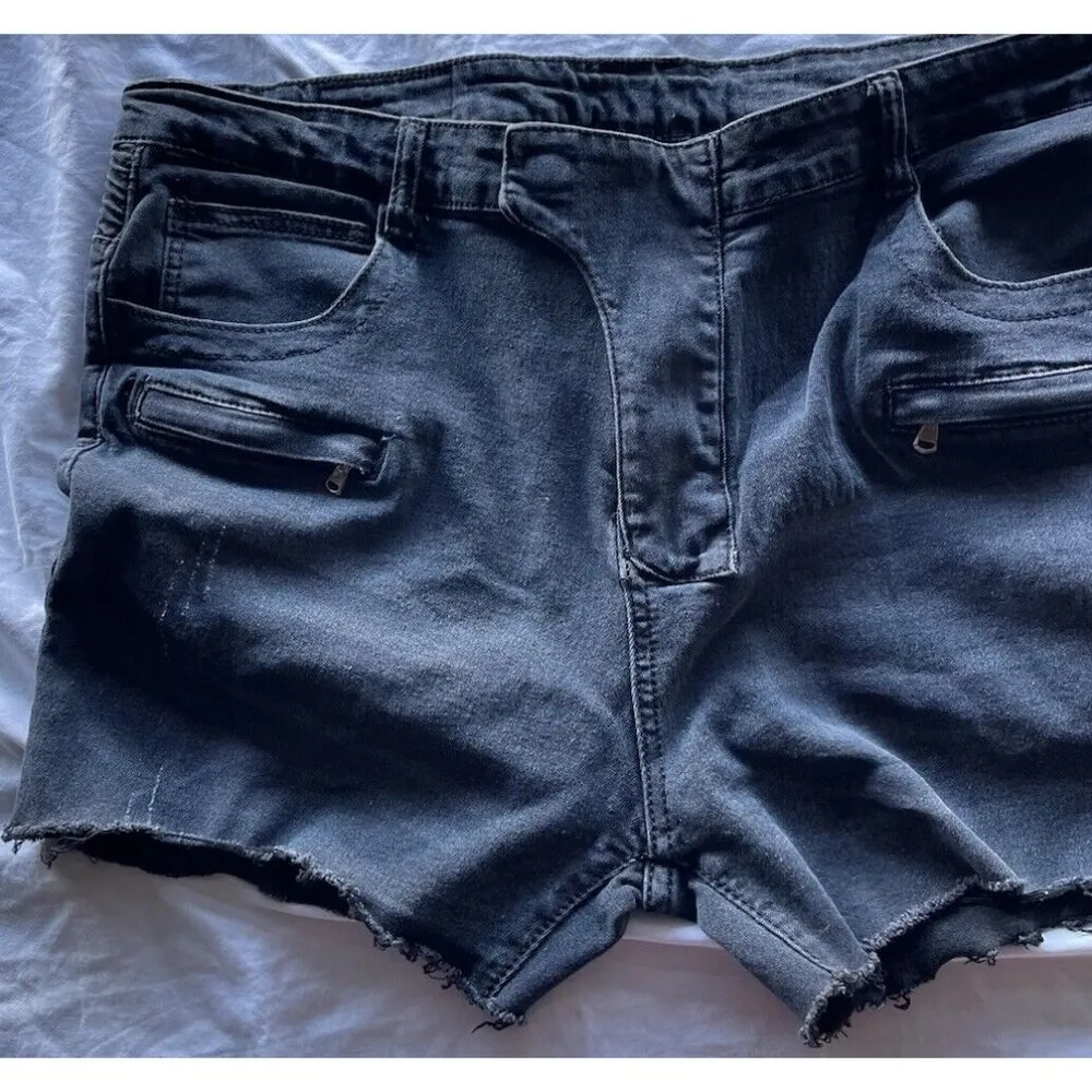 Vintage Balmain Paris Women’s Ribbed Knees Distressed Black Shorts Jeans Size 42 - Image 3