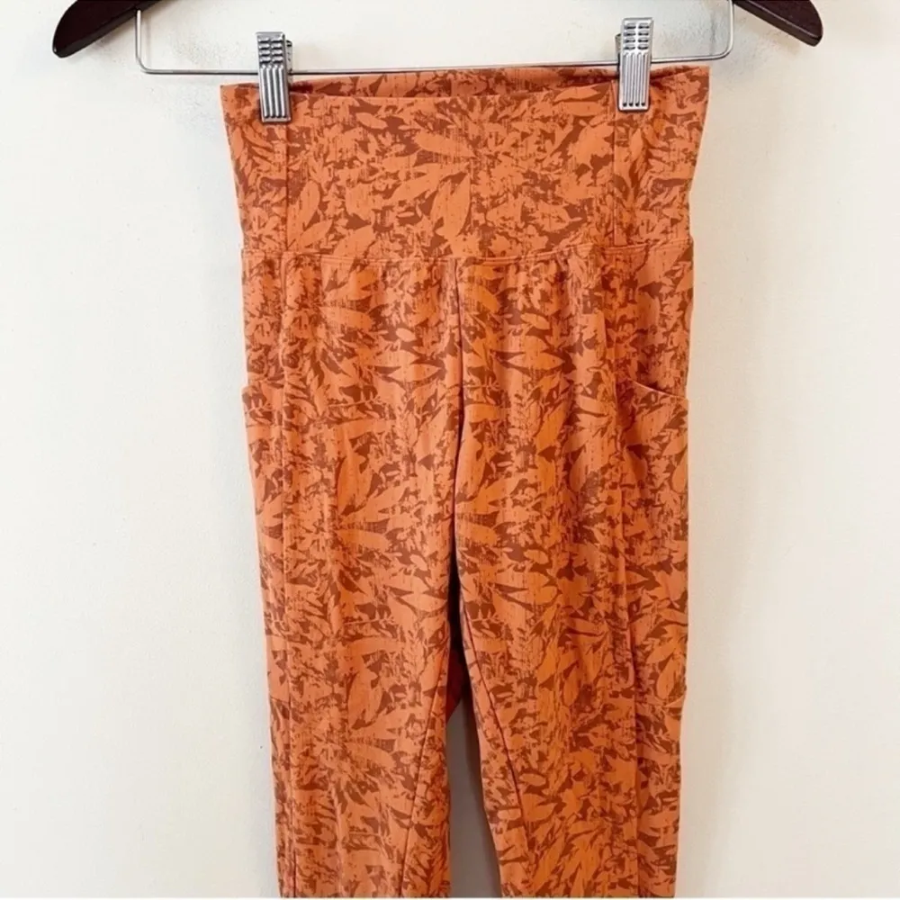 REI Women's Take your Time Athletic 7/8 Leggings Size XS Orange Printed Pockets - Image 2