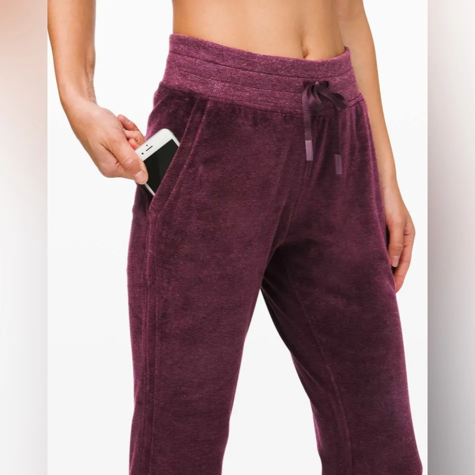 Lululemon Women’s Warm Down Jogger Velour Heathered Artic Plum Jogger Size 4 - Image 3