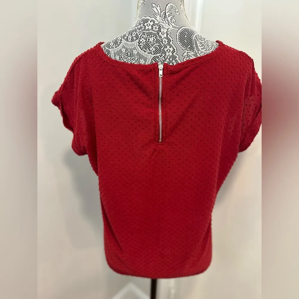 Rose & Olive Women’s Sz: L Red Cap Sleeve 3D Polka Dot Zip Back Loose Fit Top. - Image 2