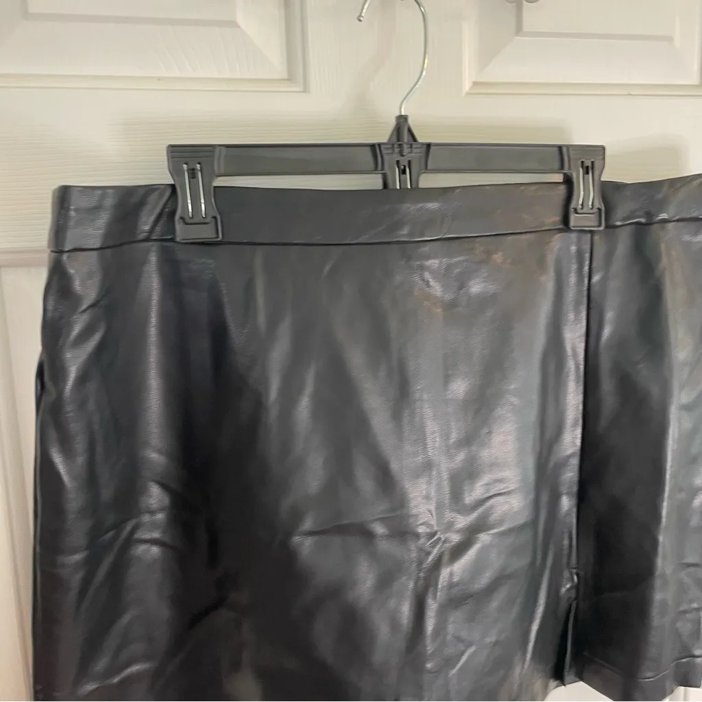 NEW Ee:some Black Faux Leather Mini Skirt Size 1X plus chic goth grunge emo - Image 3