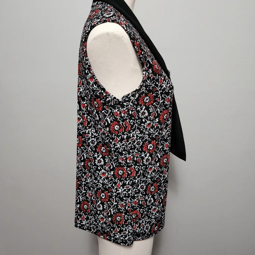 Adrienne Vittadini red/black floral sleeveless draped top size large - Image 6