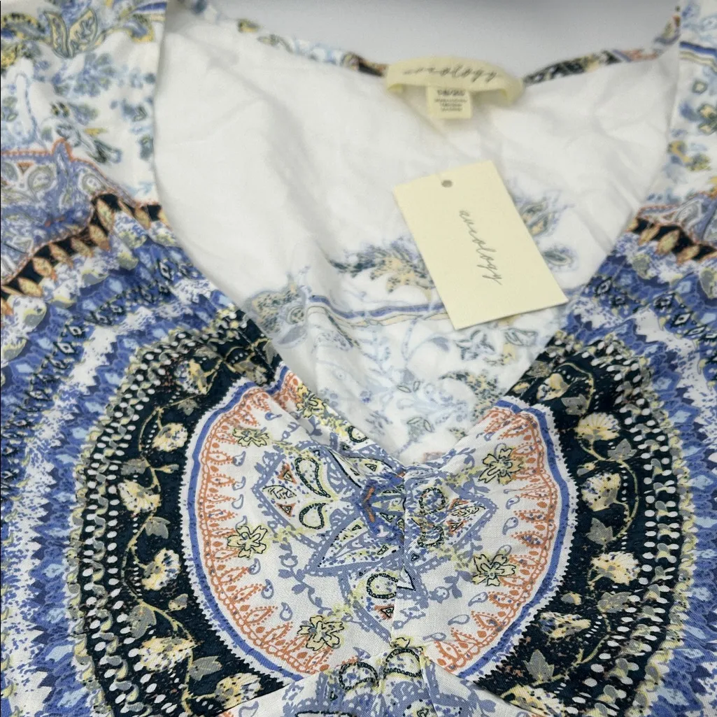 Elegant Blue and White Patterned Blouse Size undefined - Image 3