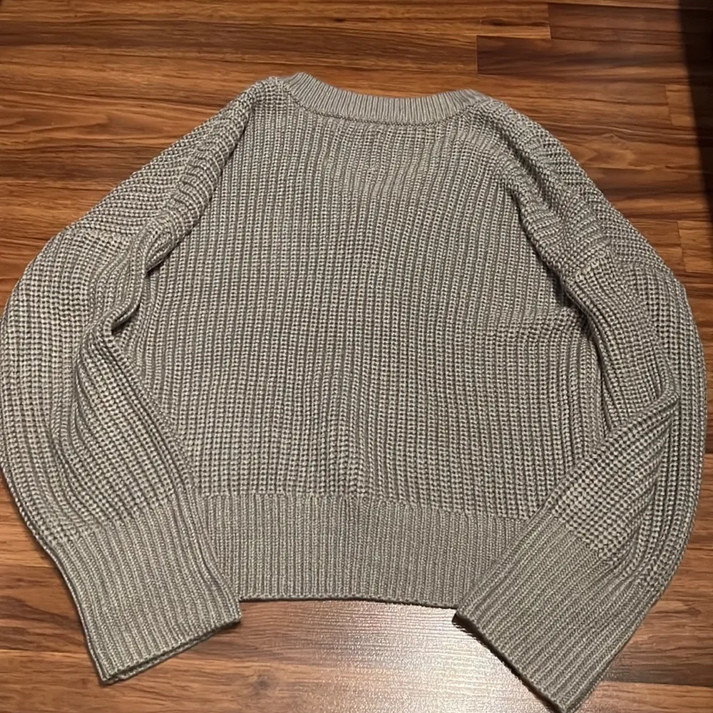 ABERCROMBIE
SLOUCHY V-Neck Sweater - Image 5