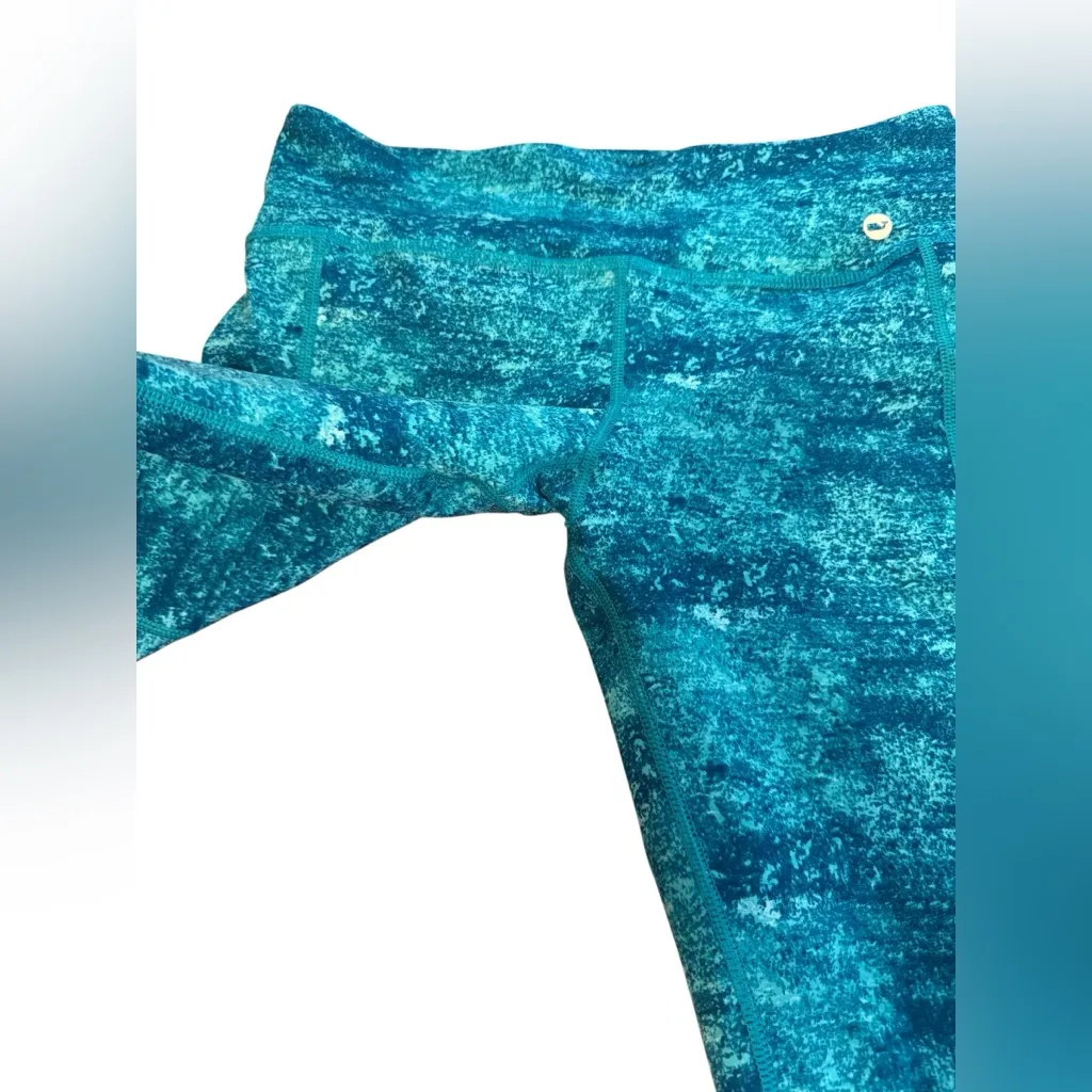 Vineyard Vines  Performance Blue Watercolor Athletic Gym Compression Leggings - Image 5