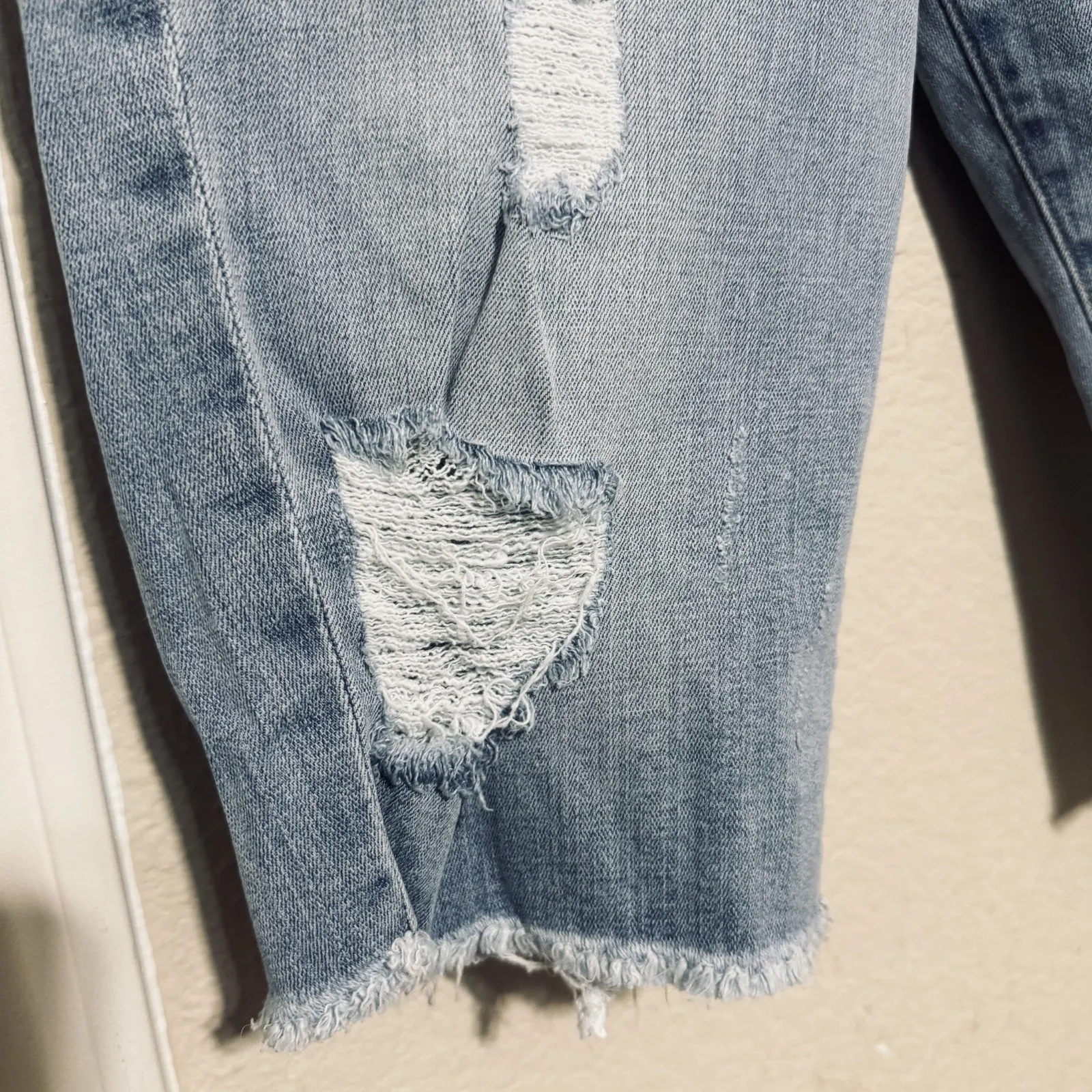 NWT Good American Womens Bermuda Jean Shorts denim cut off distressed 14/32 - Image 4