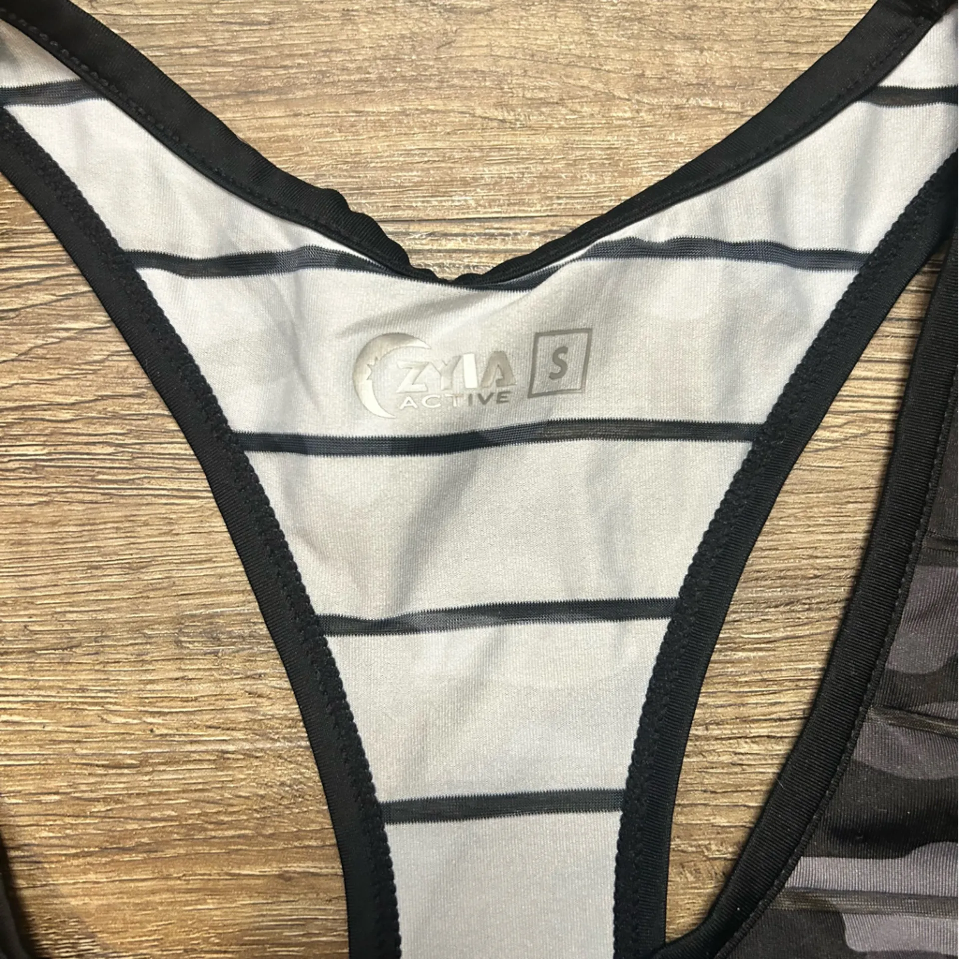 Zyia Havana Tank Top in Camo. Size S Black - Image 3