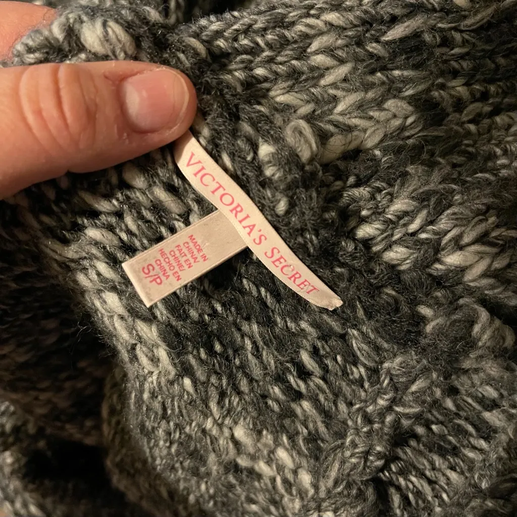 Victoria's Secret Woman’s Button Down Grey Wool Sweater Size Small - Image 5