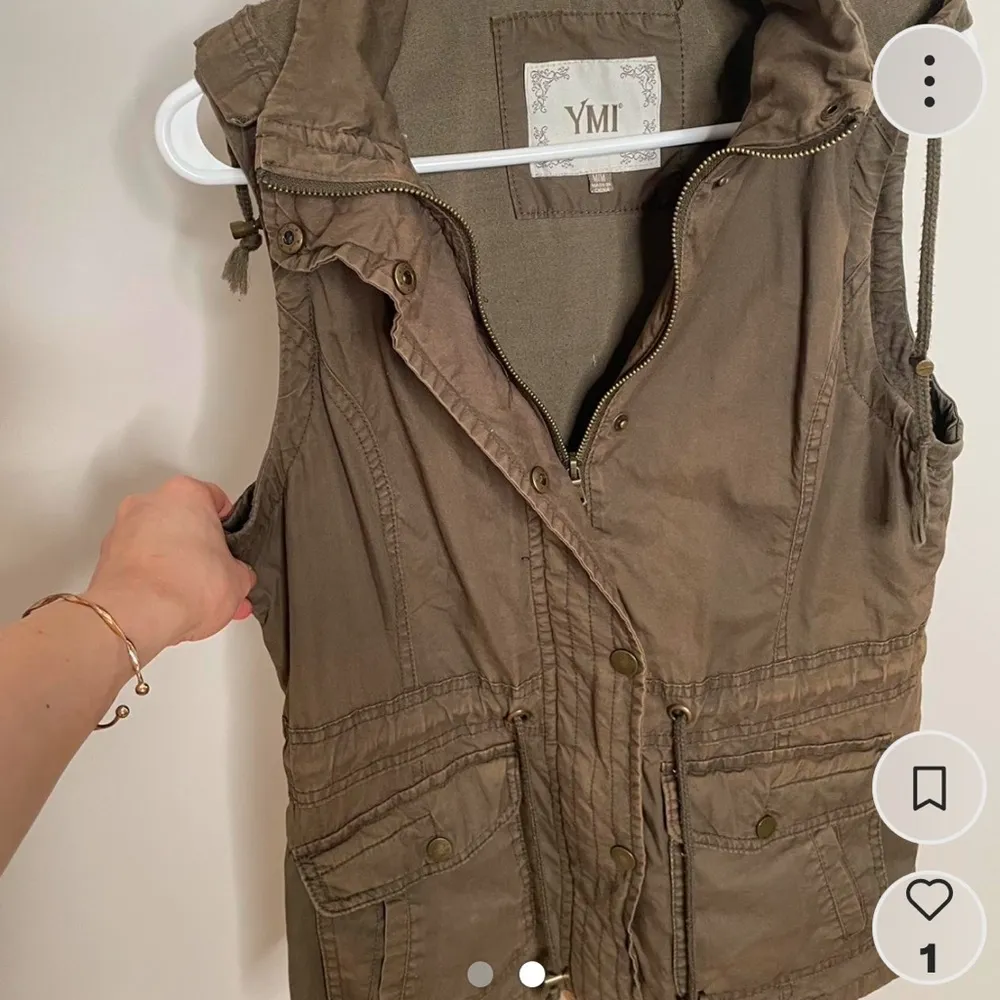 Short sleeve vest - Image 2