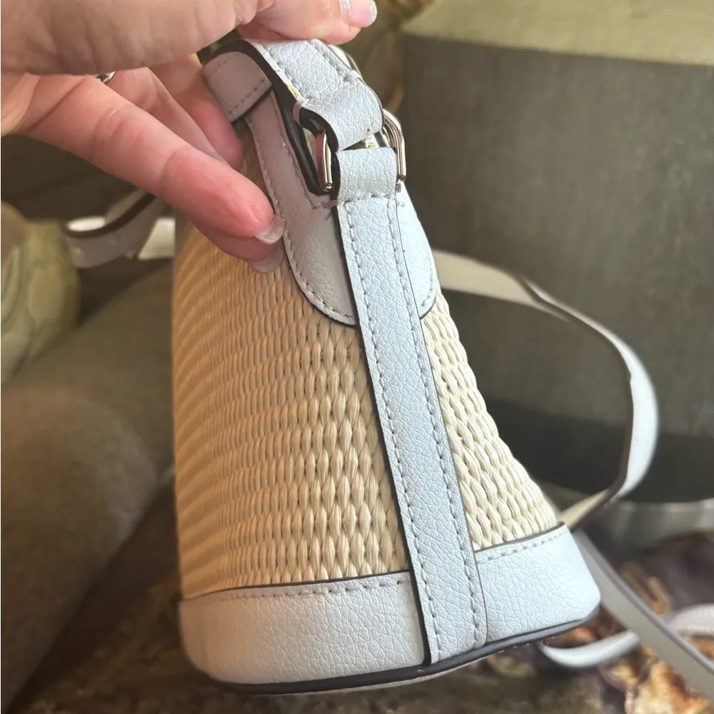 Authentic KATE SPADE leather/Straw zip top Crossbody - Image 4