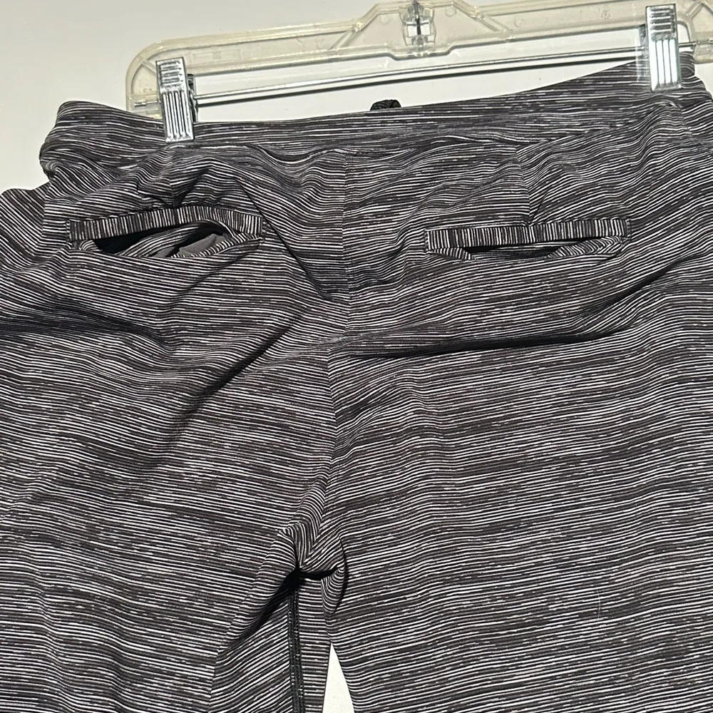 Lululemon  On The Fly Pant  Size 6 Stripped - Image 7