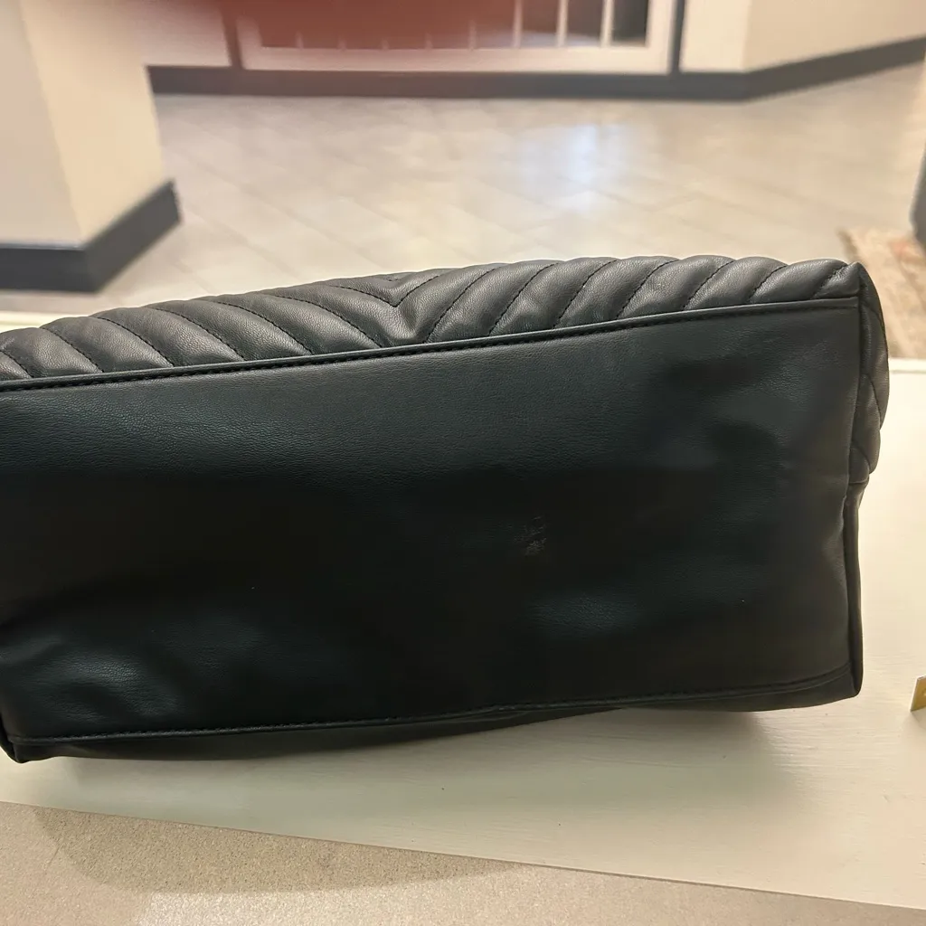 Bag Stylish Black Quilted Shoulder Bag with Chain Straps VERA New York Preowned - Image 4