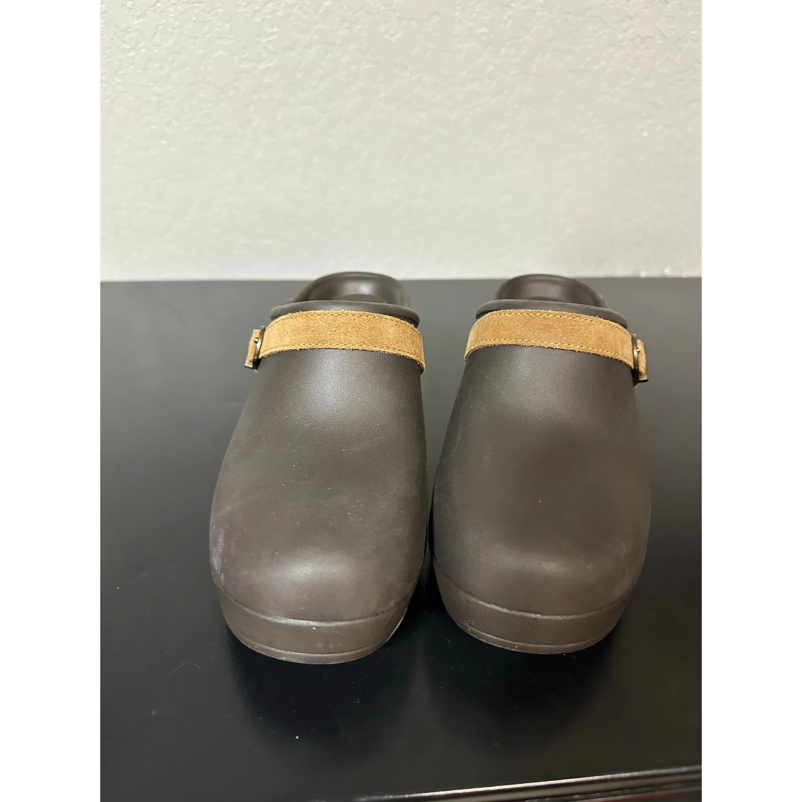 Crocs Sarah Clog Mule Dual Comfort Expresso Rubber Suede Women 10 Neutral Hobbit - Image 12