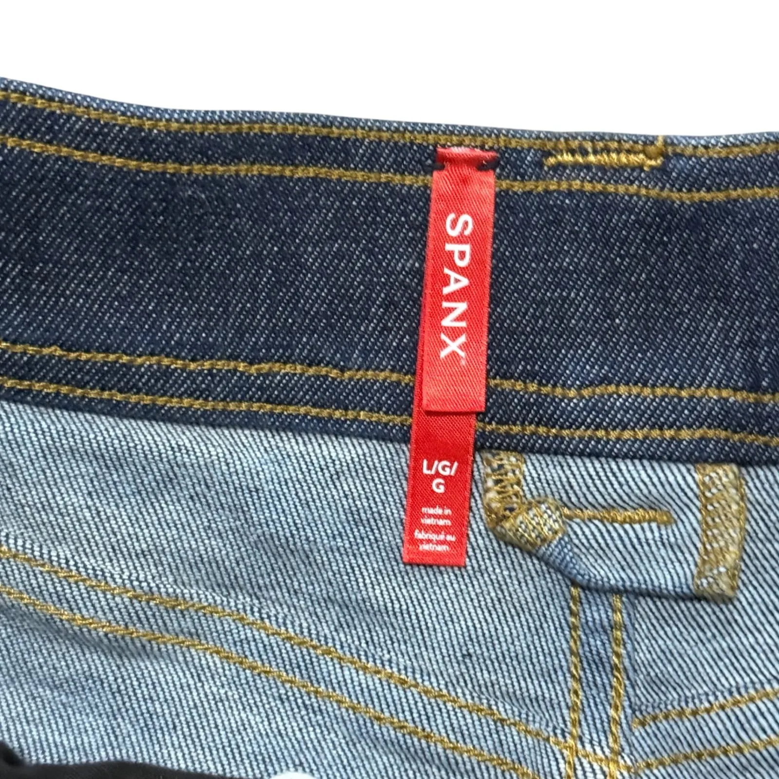 Spanx Everywear Jean Shorts Dark Blue Denim Size Large 5.5" inseam - Image 4