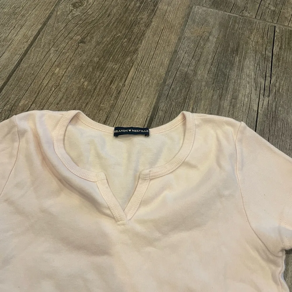 Brandy Melville  cropped tee - Image 3