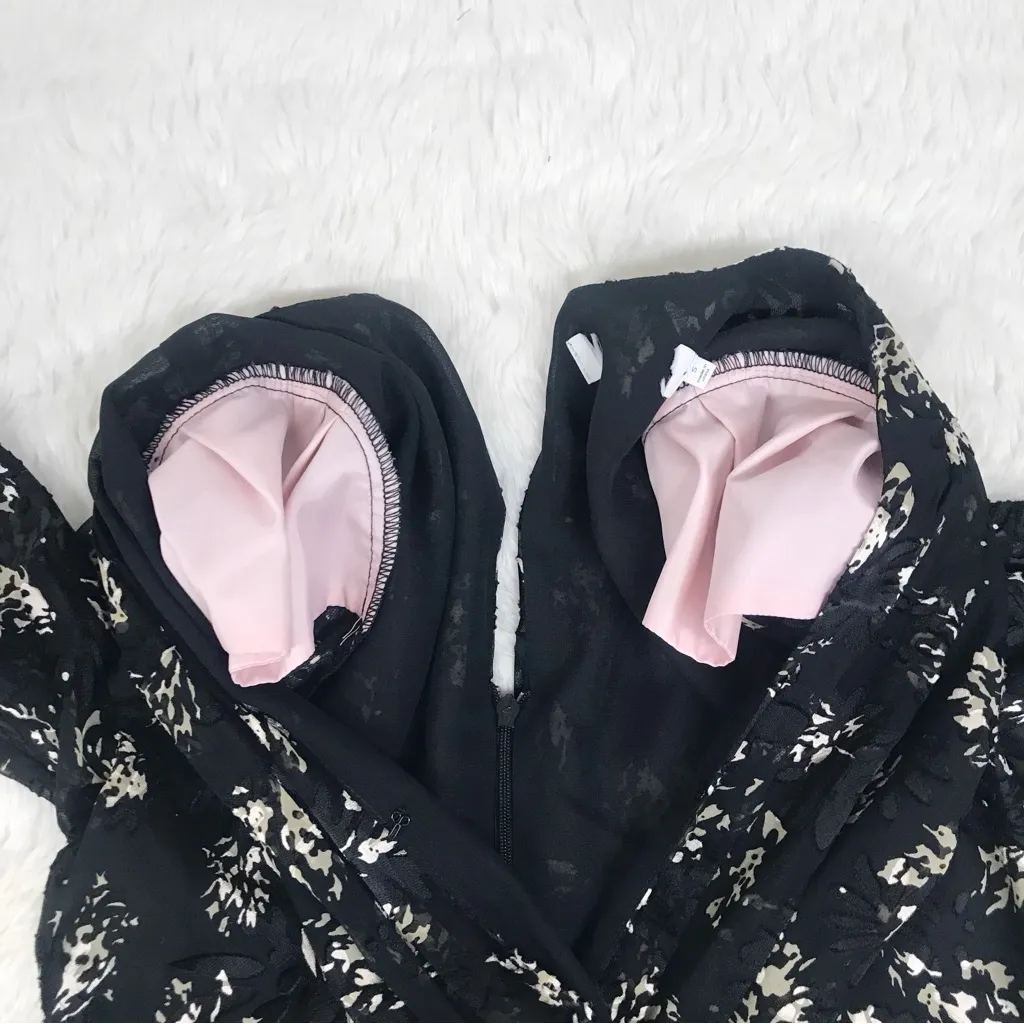 New ASTR Maven Black Floral Long Sleeve Midi Dress Small Thigh Slit Puff Sleeve - Image 11