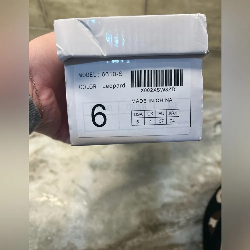 Women's Flats Shoes Pointed Toe Flats Comfortable Slip on Leopard sz 6. - Image 5