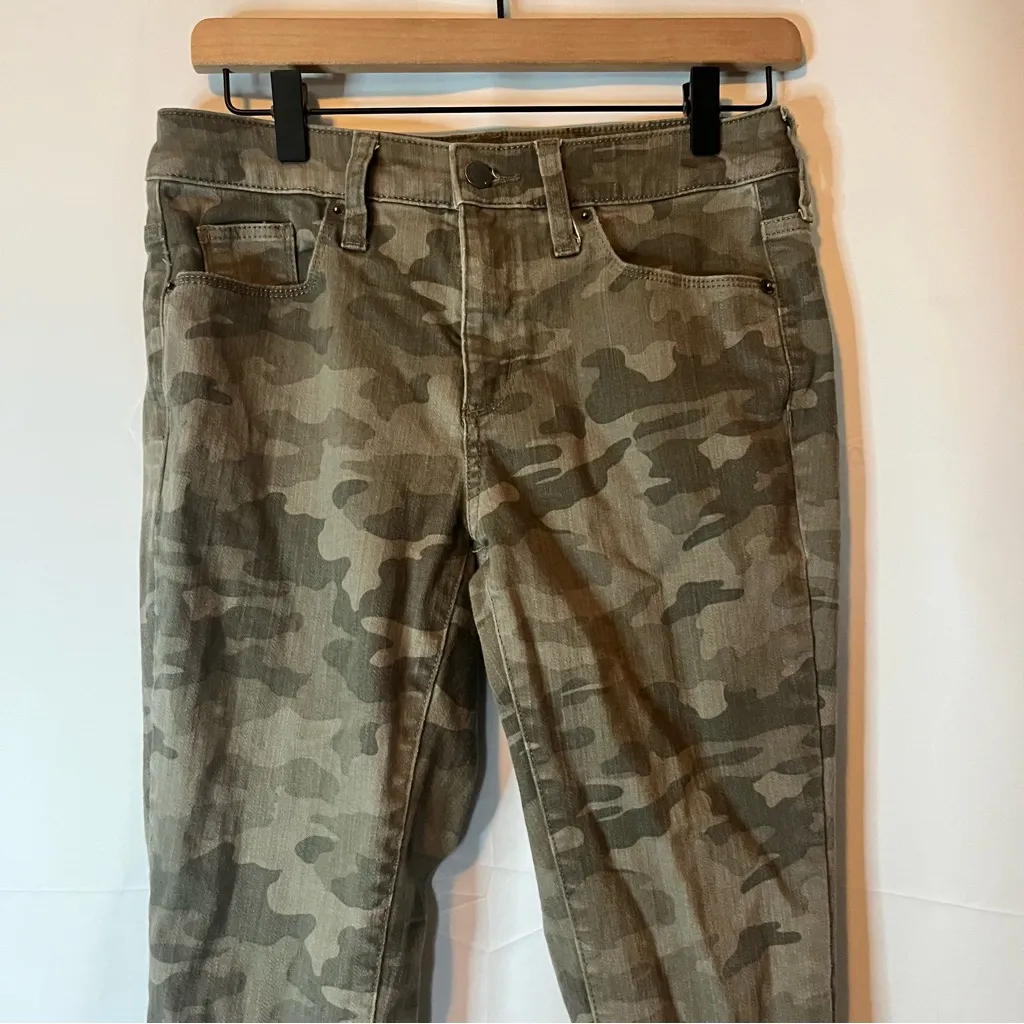 Universal Thread Olive Camo Skinny Jeans - Image 3