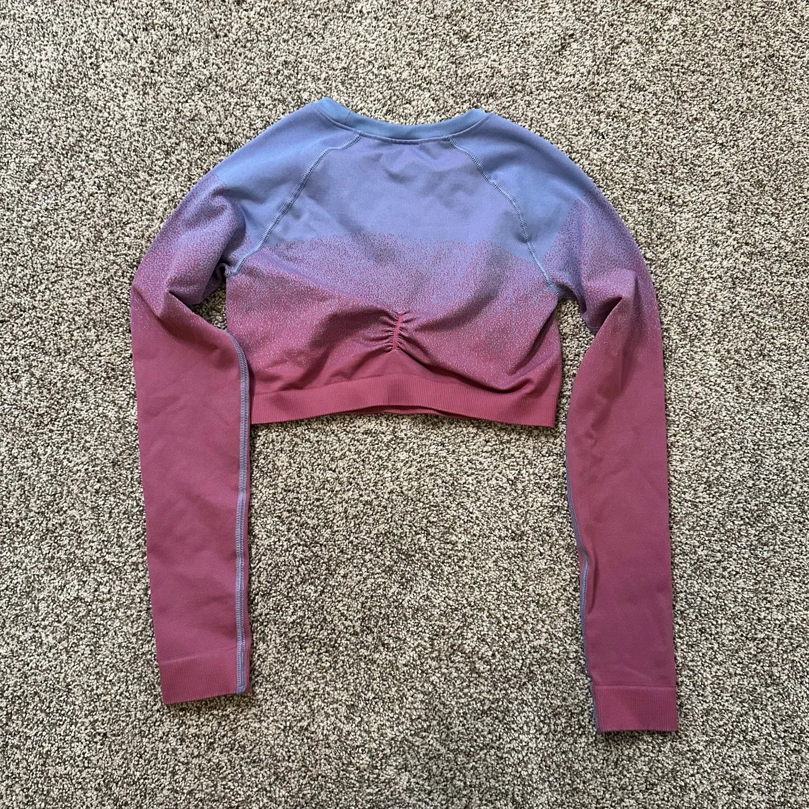 Gymshark periwinkle blue & pink ombre crop long sleeve athletic top size M - Image 3