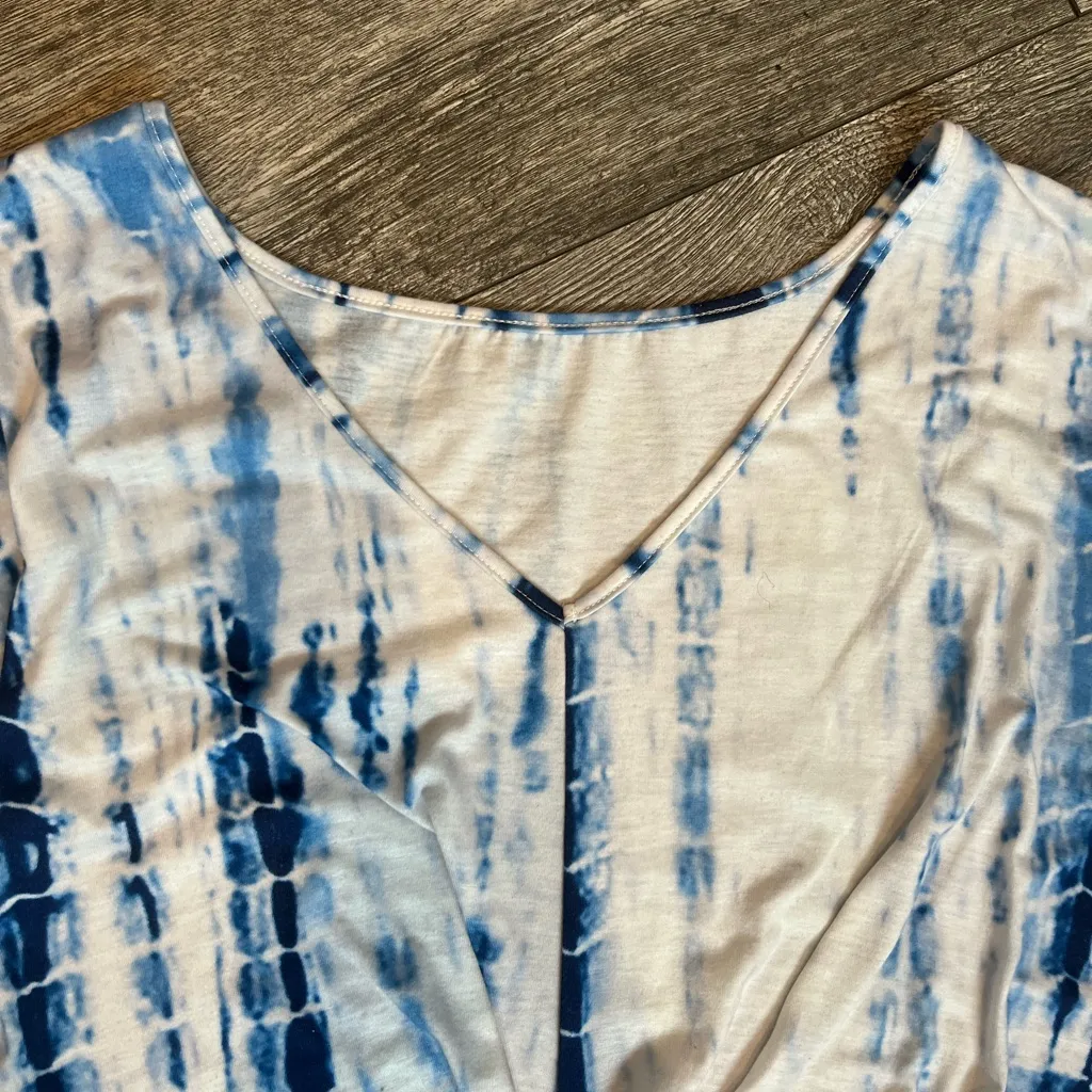 SHEIN Curve 2XL Blue and White Tie-Dye Twist Front Tee Short Sleeves Top V-Neck - Image 3