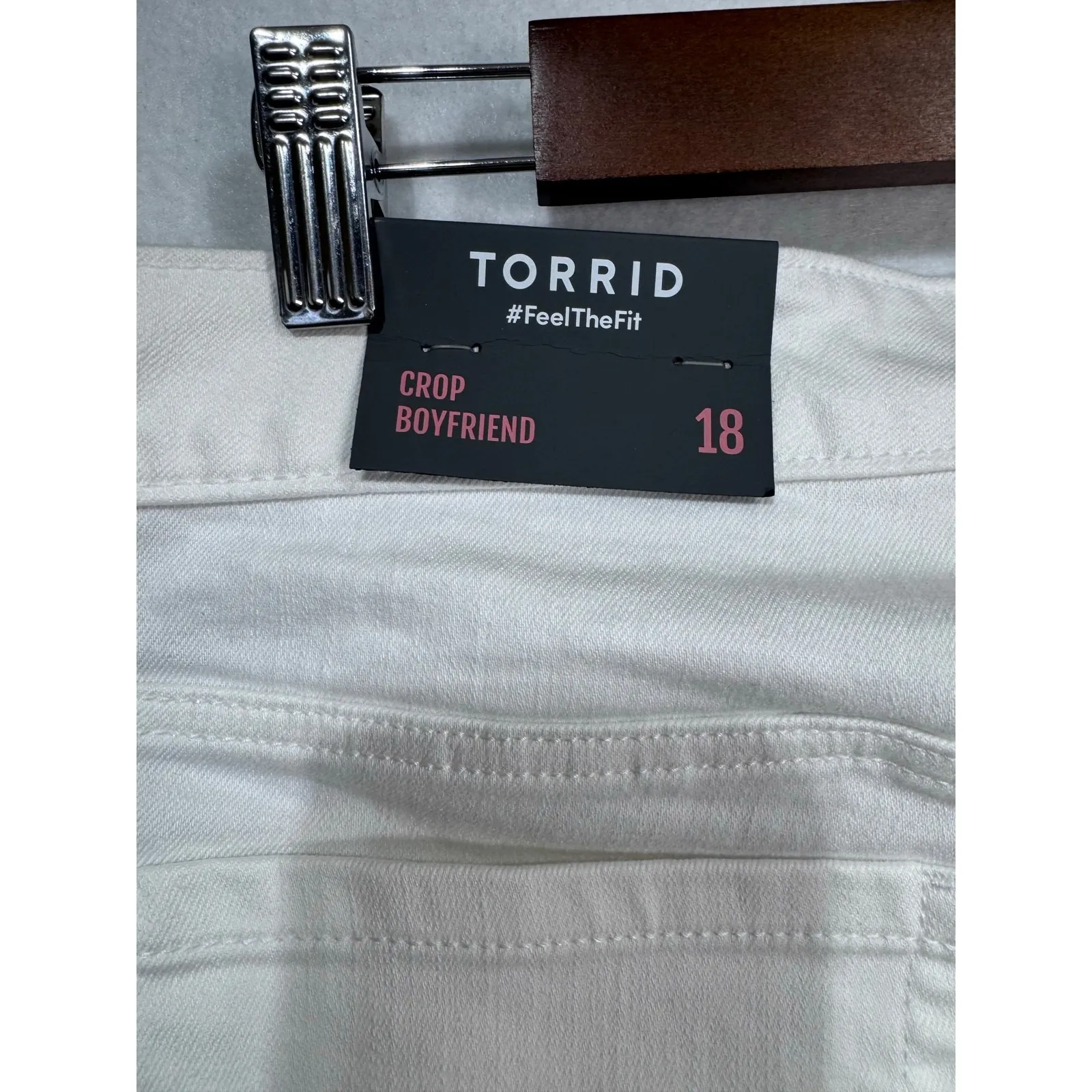Torrid White Crop Boyfriend Jeans Women's Size 18 Mid Rise Stretch‎ Vintage Fit - Image 5