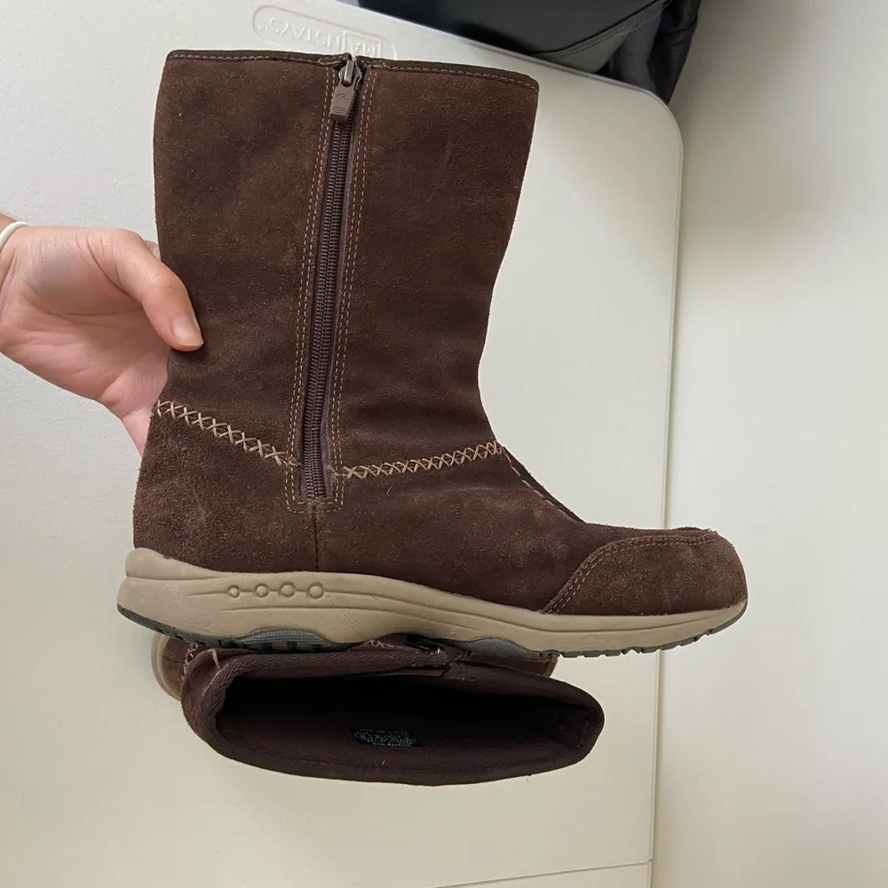 EUC | Easy‎ Spirit women’s brown suede boots — size 8 - Image 4
