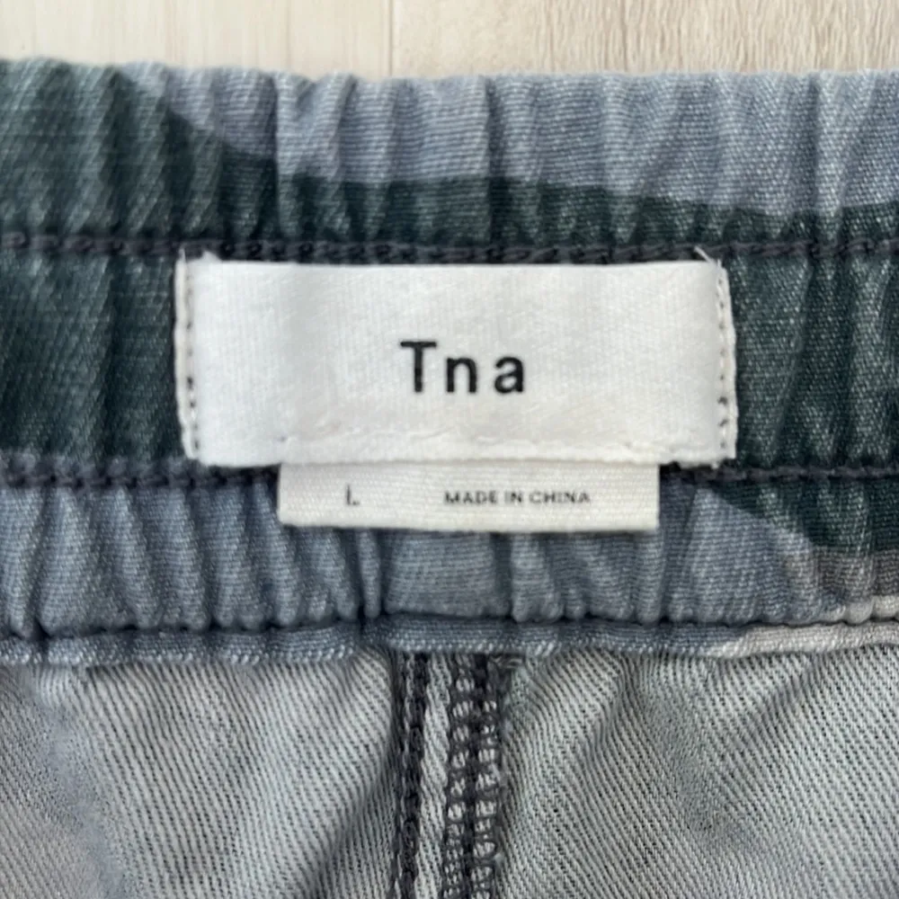 Aritzia TNA Camo shorts | Size Large - Image 2