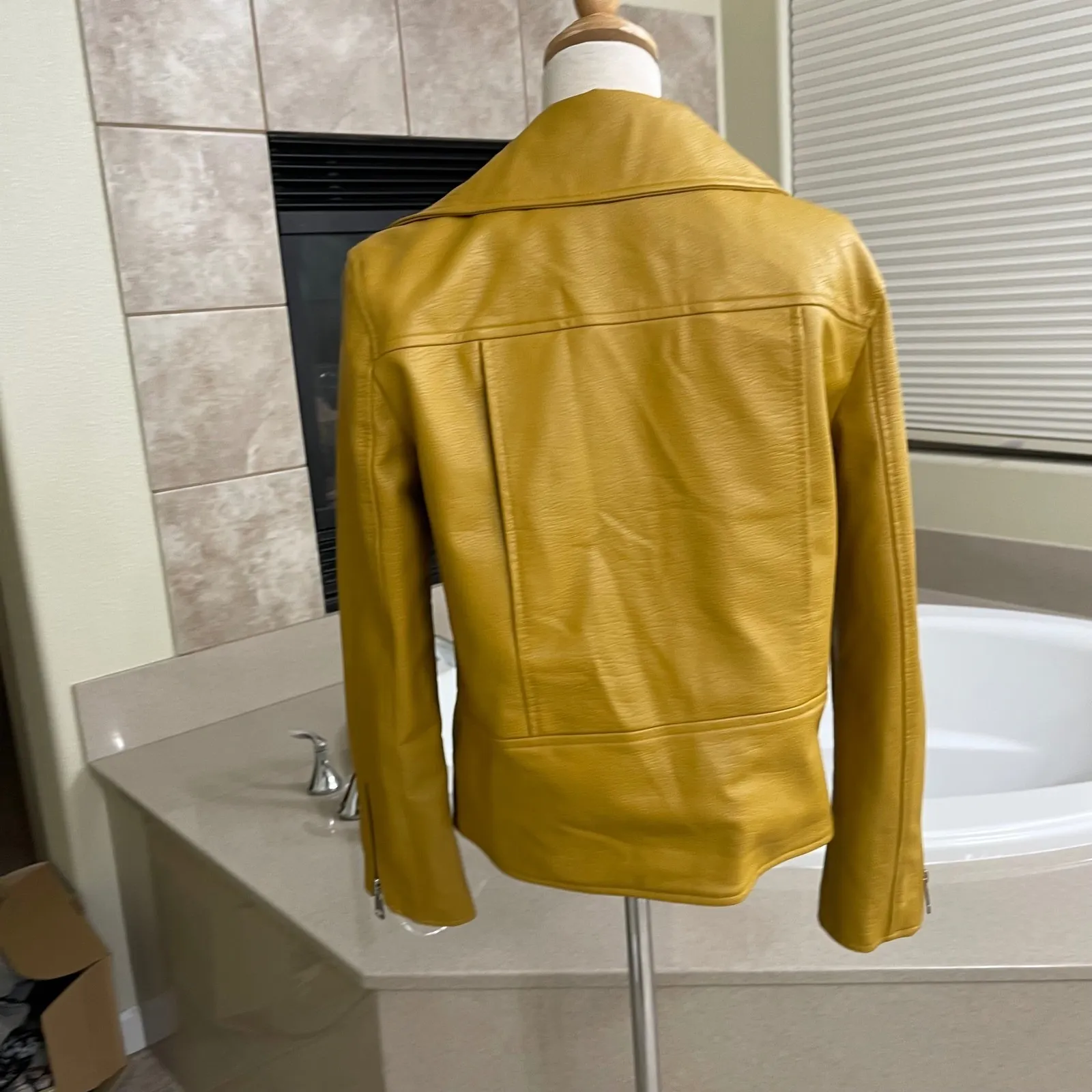 Elizabeth and James Moto Jacket Mustard Yellow Faux Leather Biker‎ Size Small - Image 2