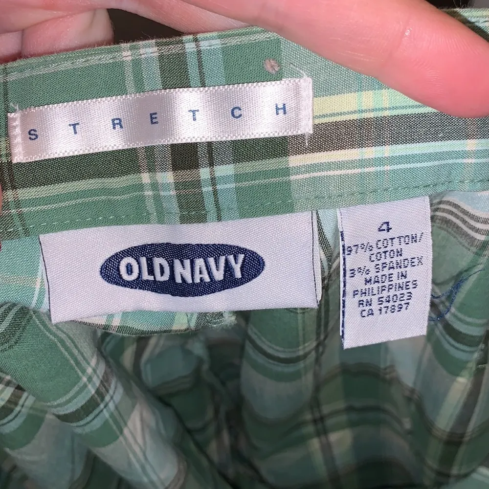 Old Navy  stretch green plaid capri pants - Image 8