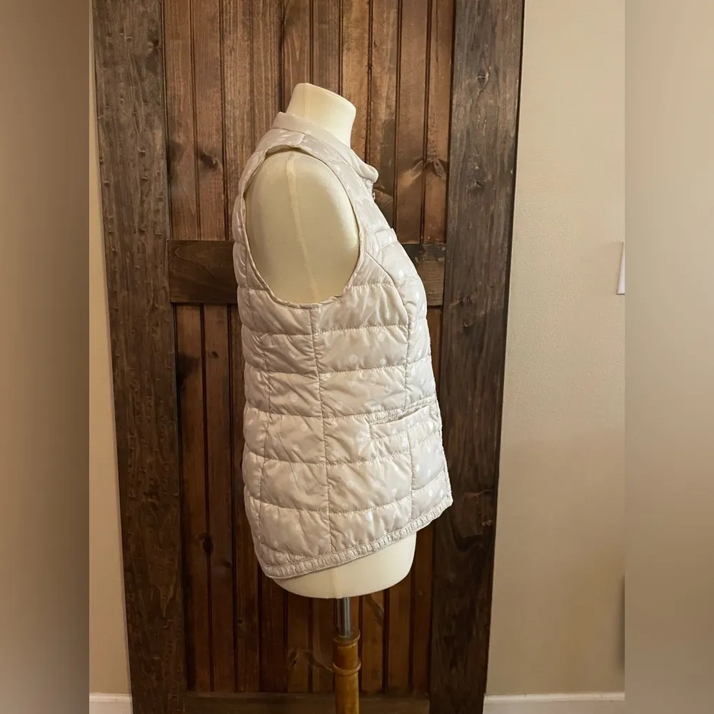 CHICO'S QUILTED VEST SIZE 0 SMALL LACE TRIM DETAILS NEUTRAL BEIGE POLKADOTS - Image 6