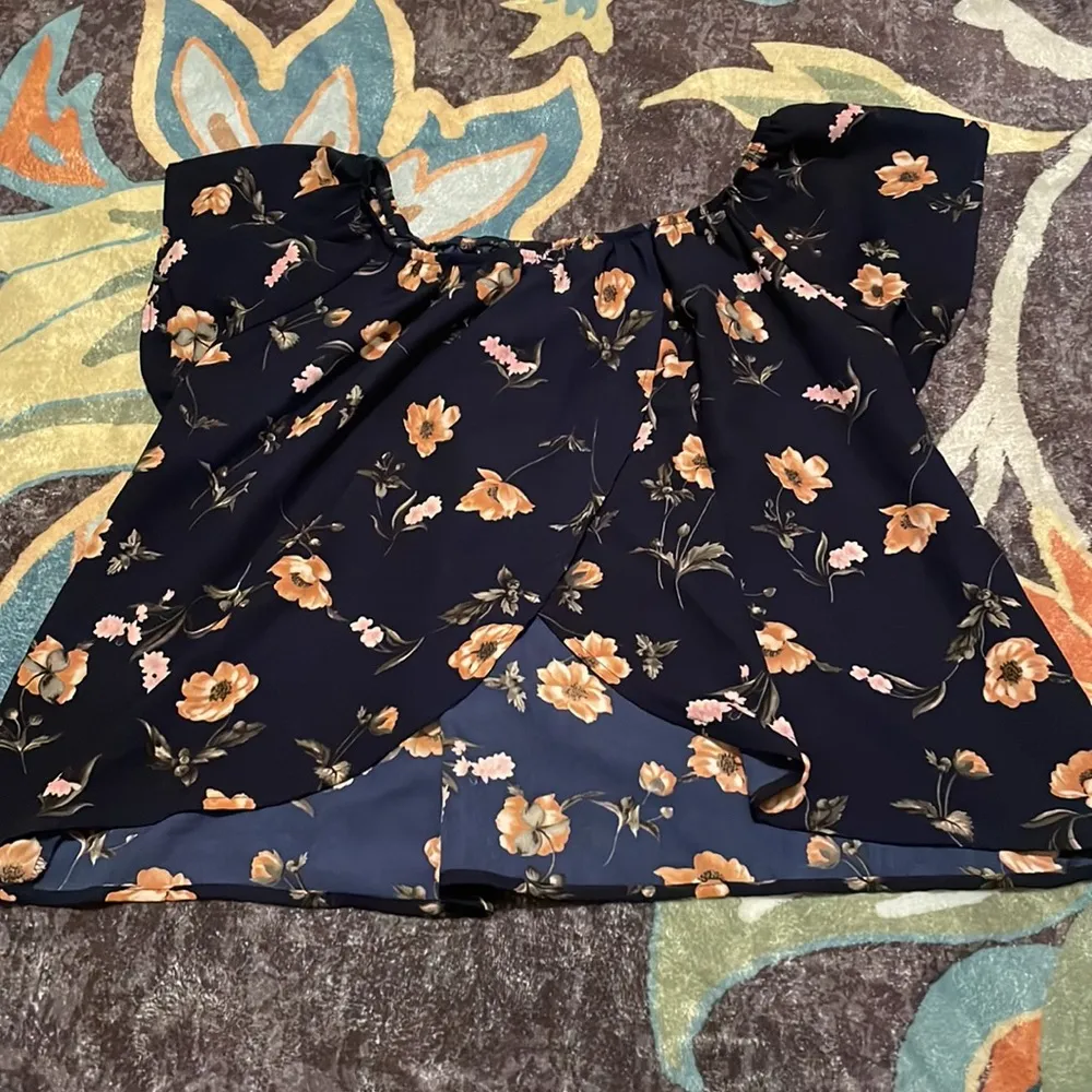 Francesca’s open back blouse - Image 2