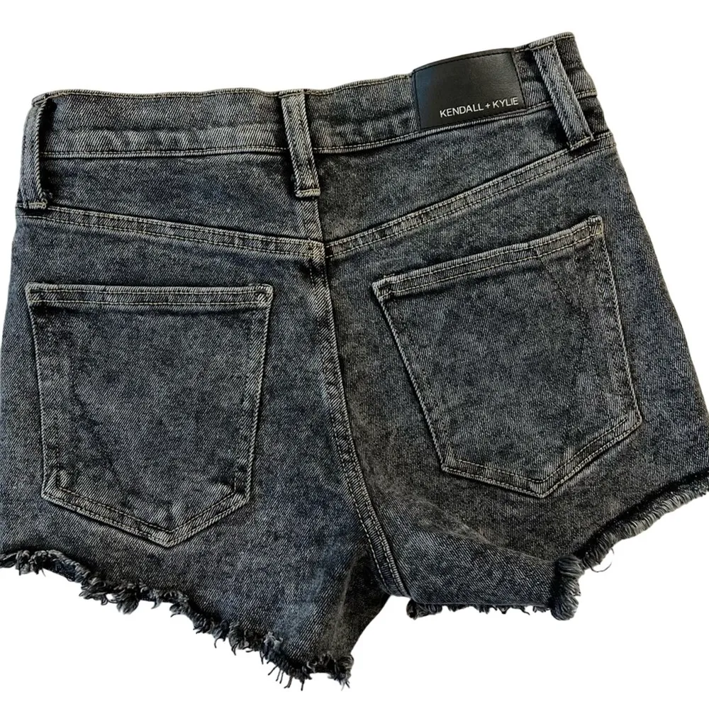 Kendall & Kylie Women's Denim Shorts 1/25 Black The Drifter High Rise - Image 2